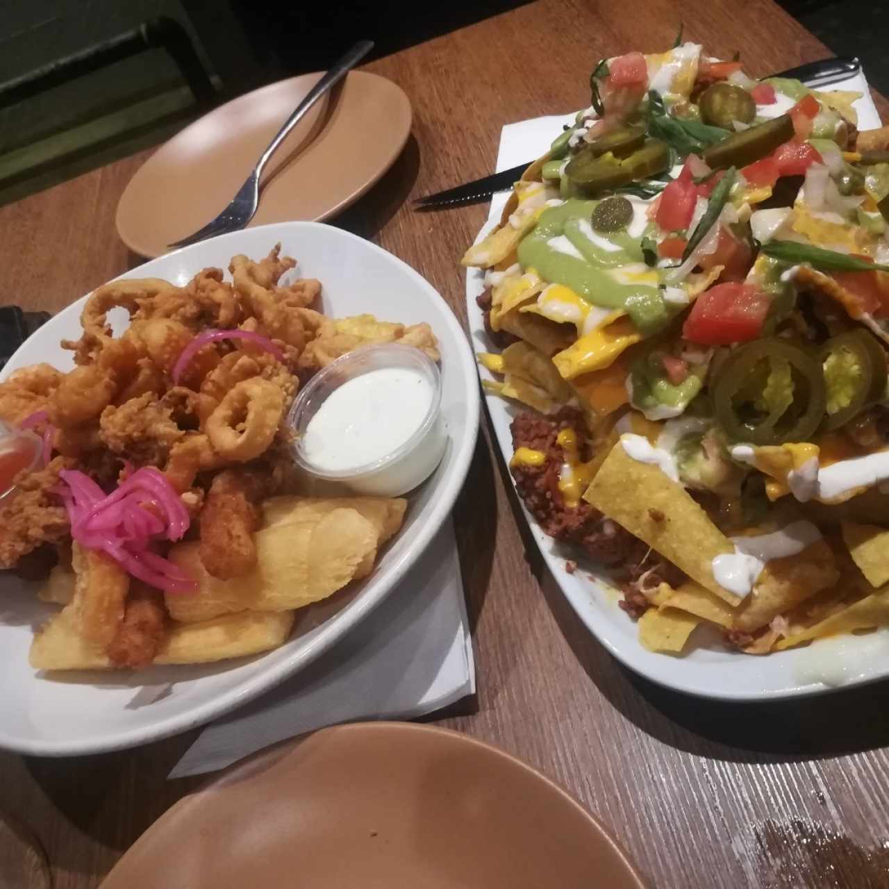 Entradas Jalea de camarones y Nachos Sante