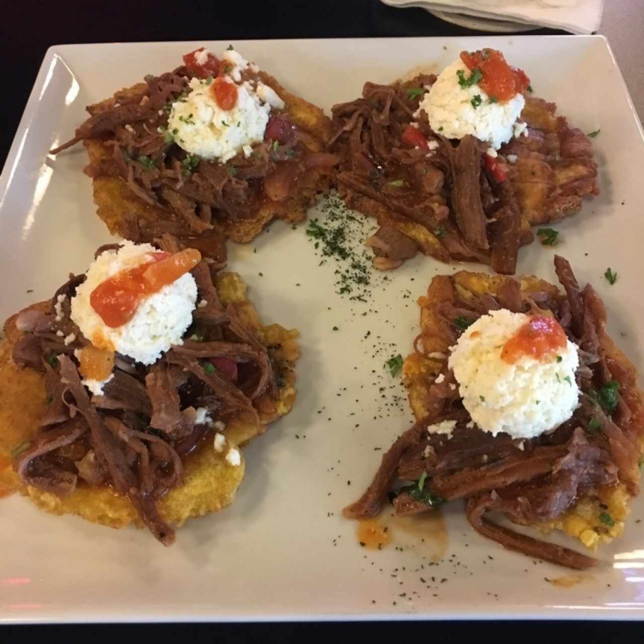 Patacones con ropa vieja