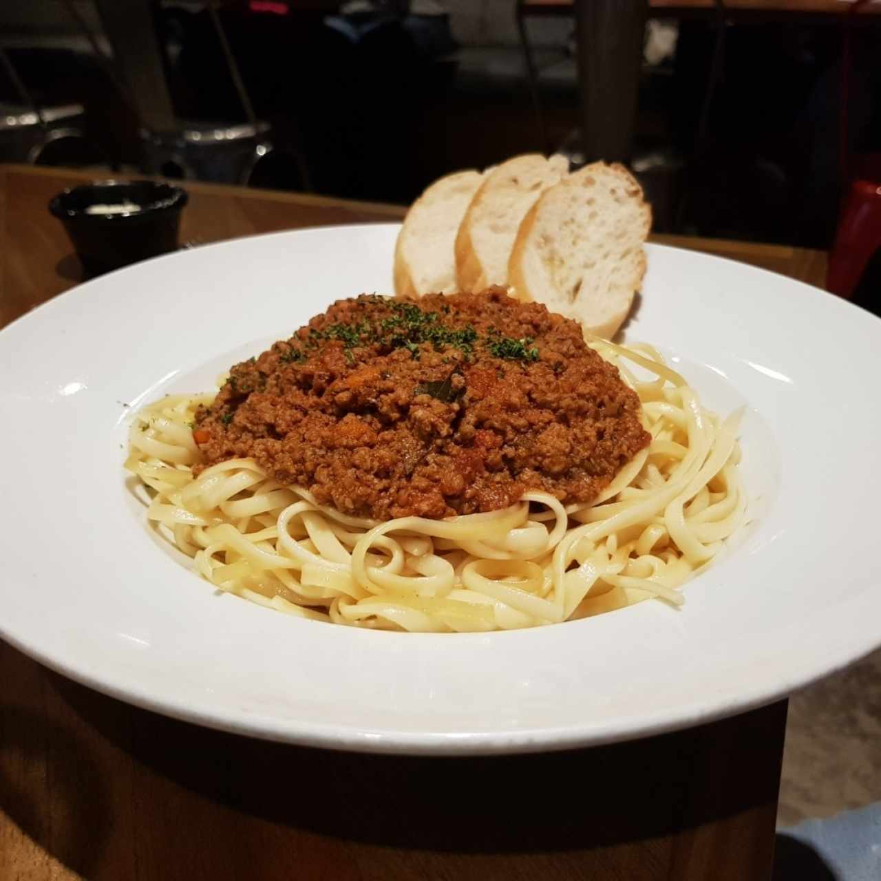 Lenguini bolognesa