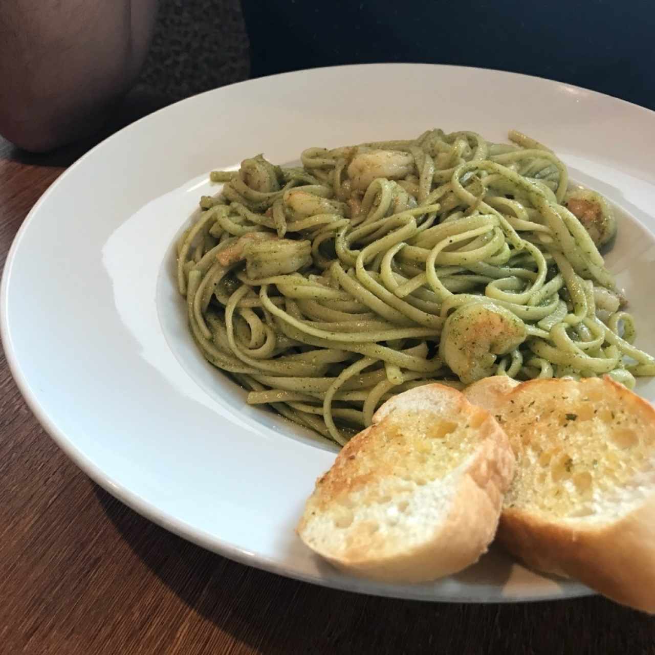 pasta de camarones al pesto