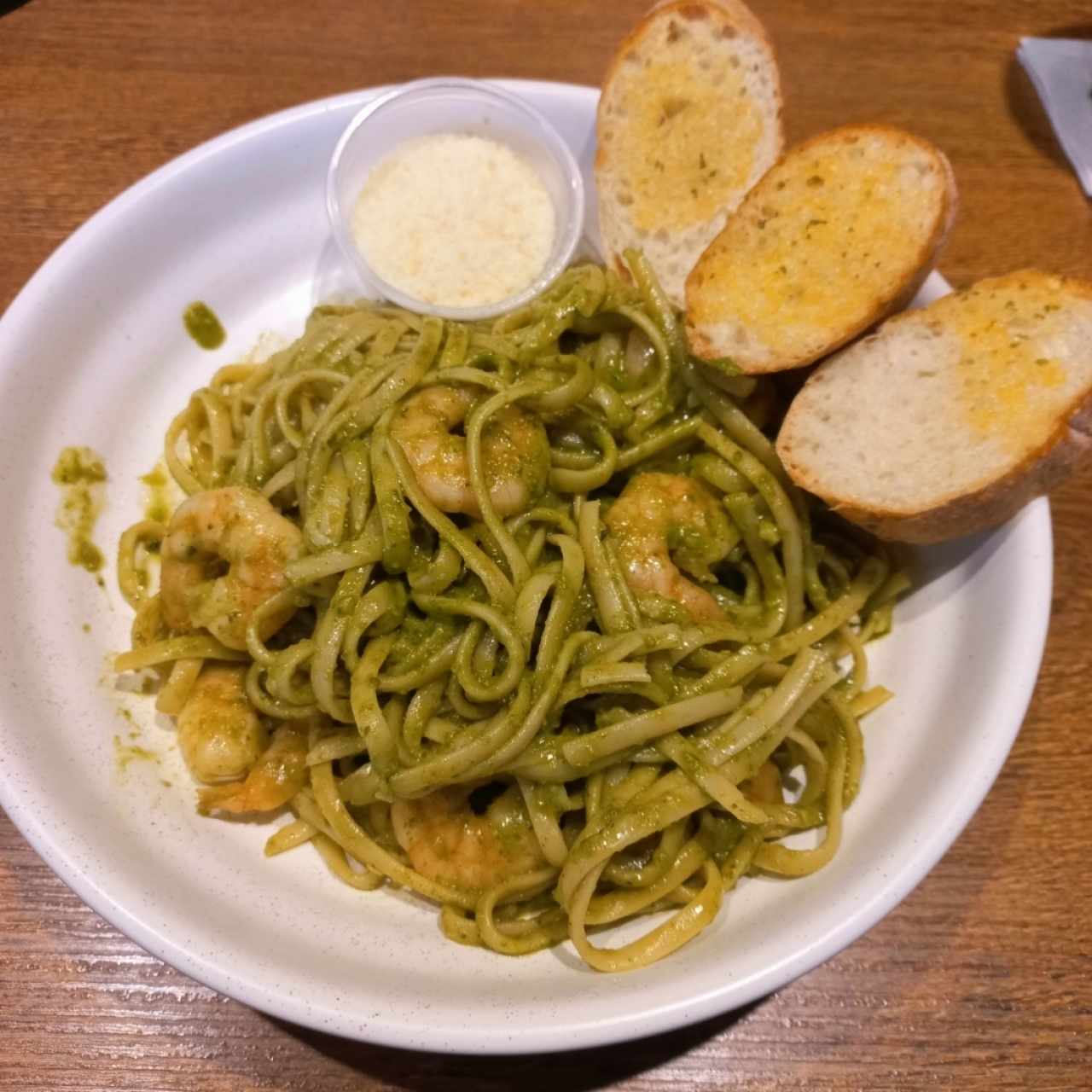 linguini al Pesto de Camarones