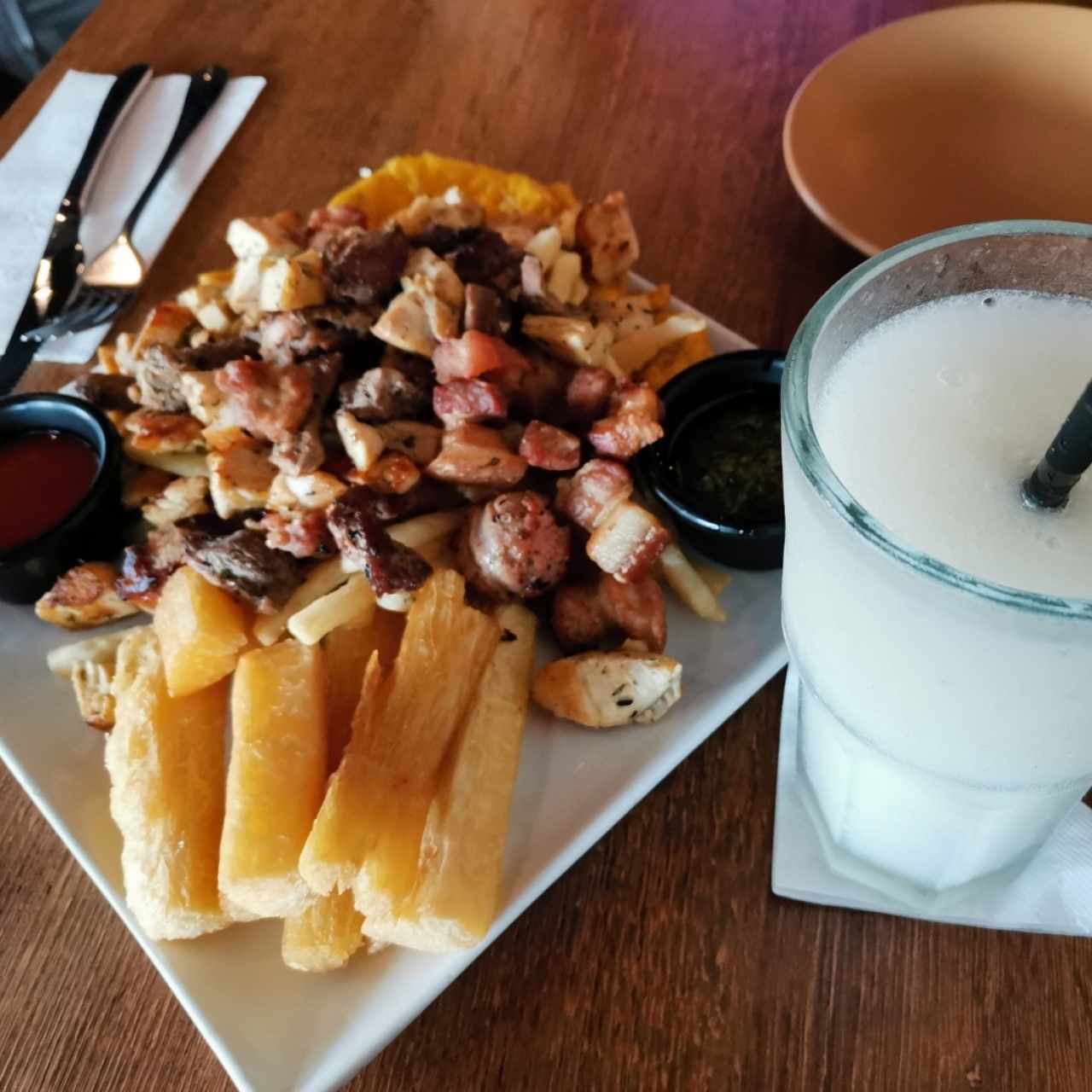 Picada mixta y jugo de guanábana 