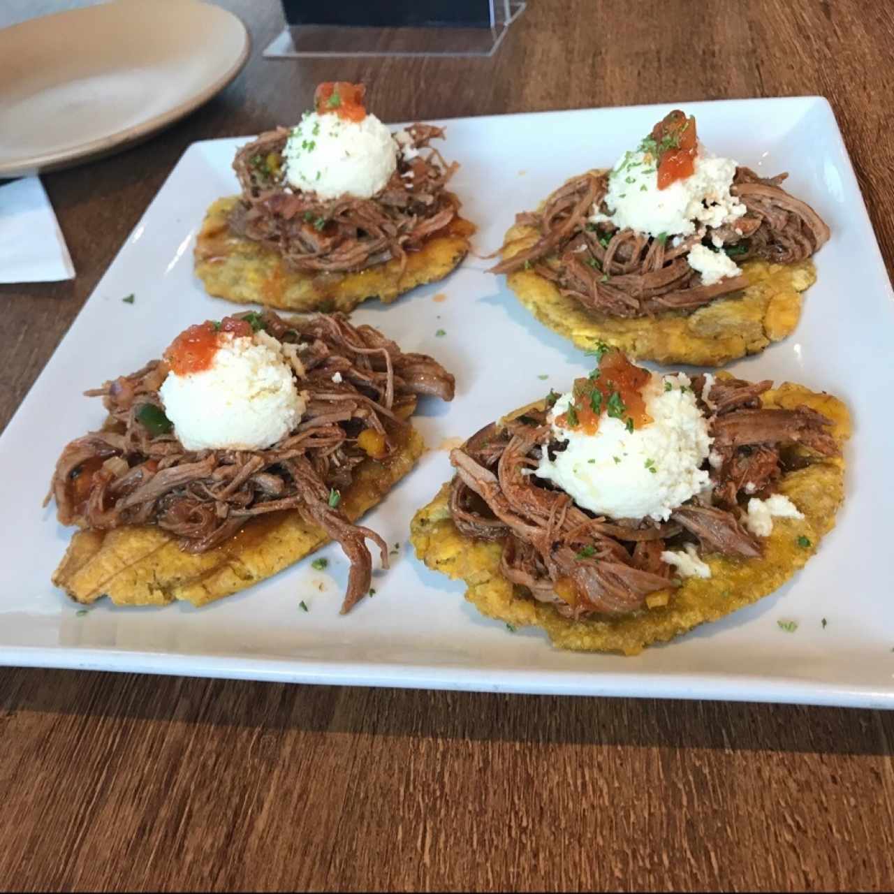 Patacones con ropa vieja