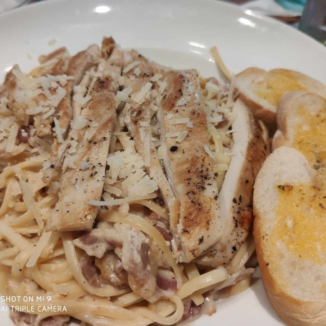 Pasta Alfredo con pollo