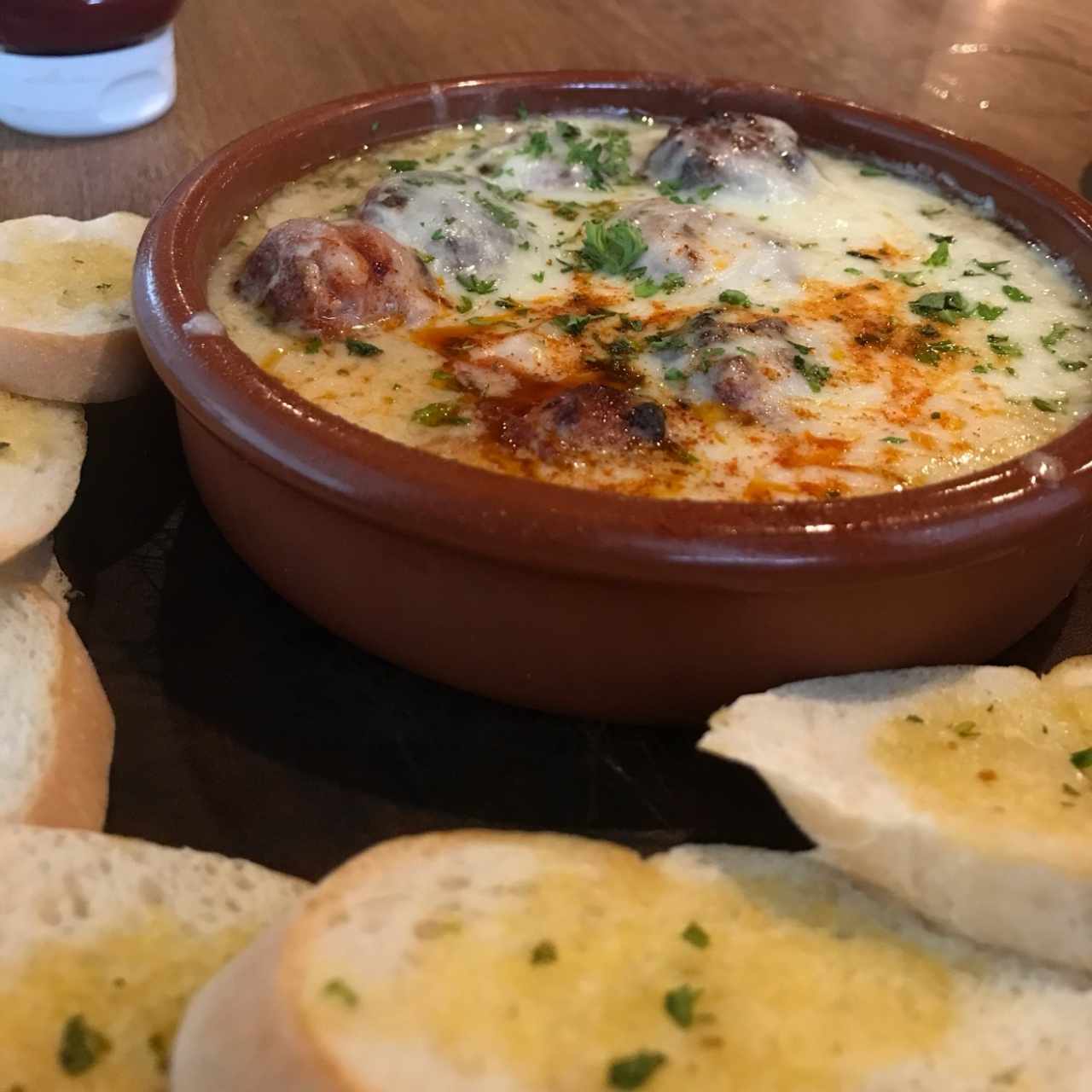 Queso Fundido con Chorizo