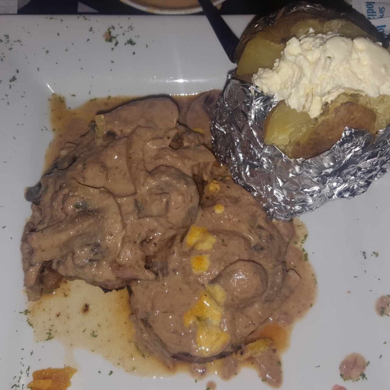 Filete mignon con papa asada