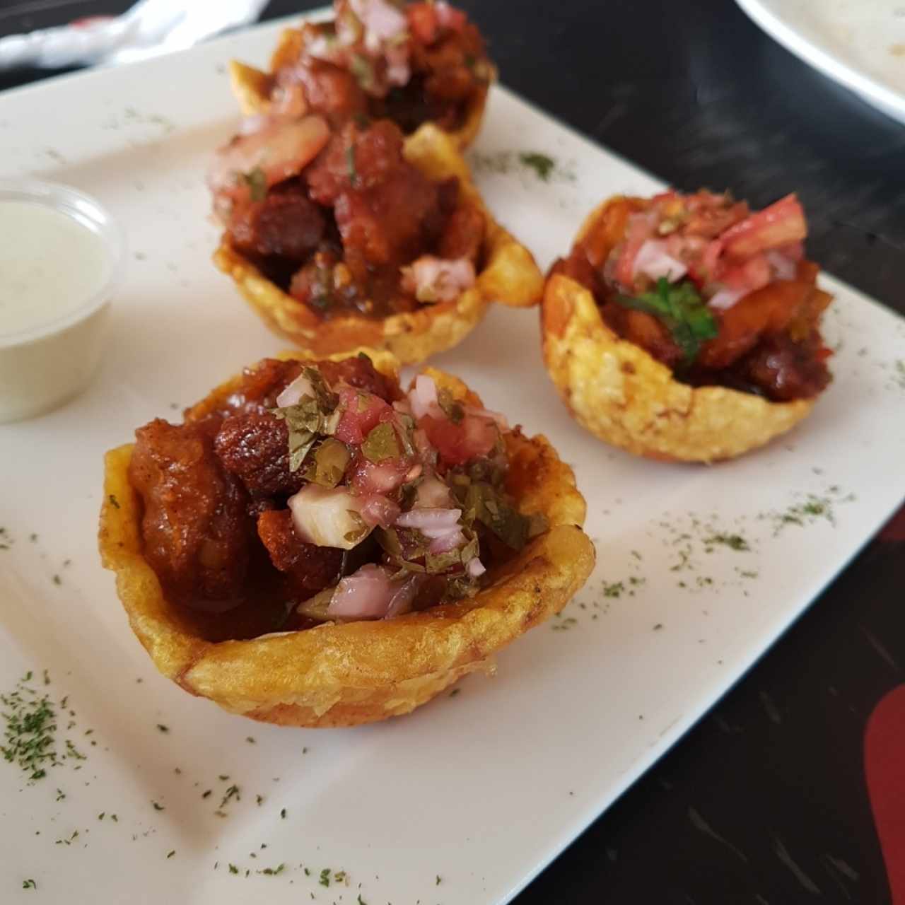 Tostones rellenos de chicharrón