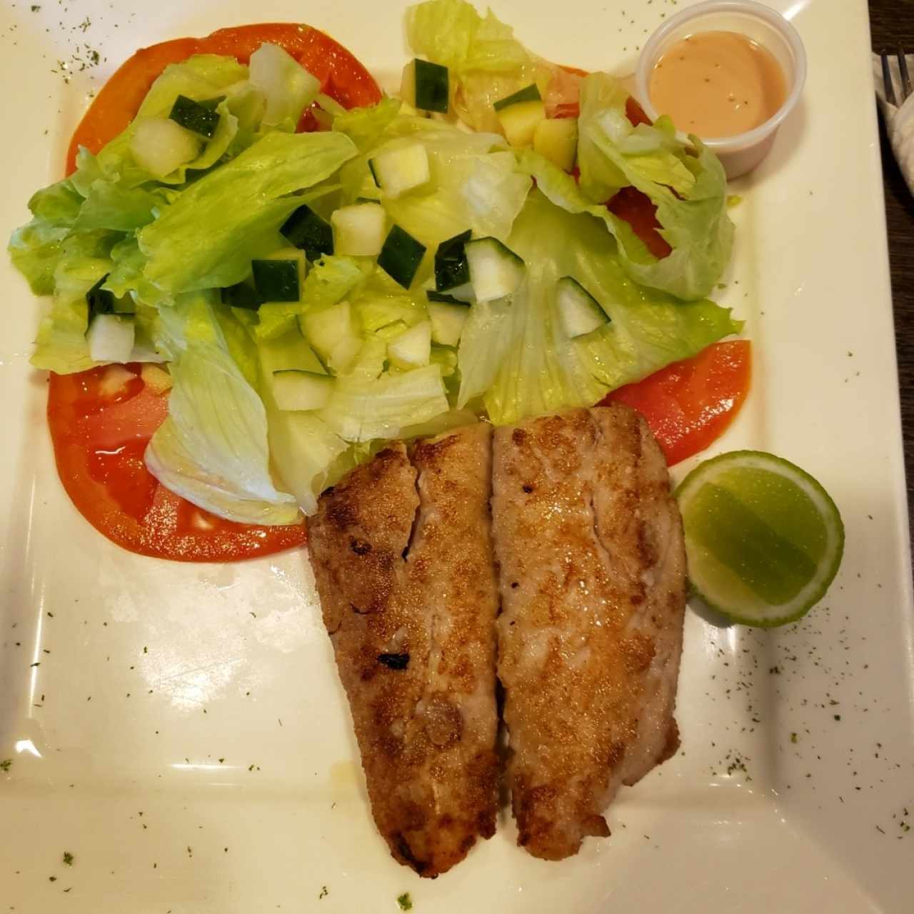 corvina con ensalada