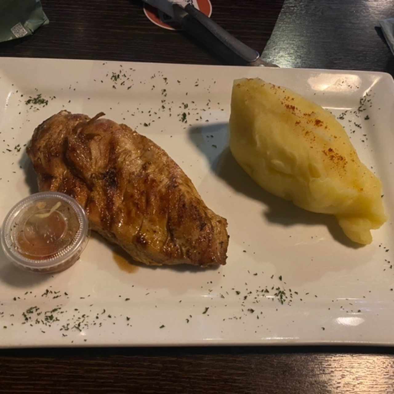 Pollo a la plancha con puré de papa 