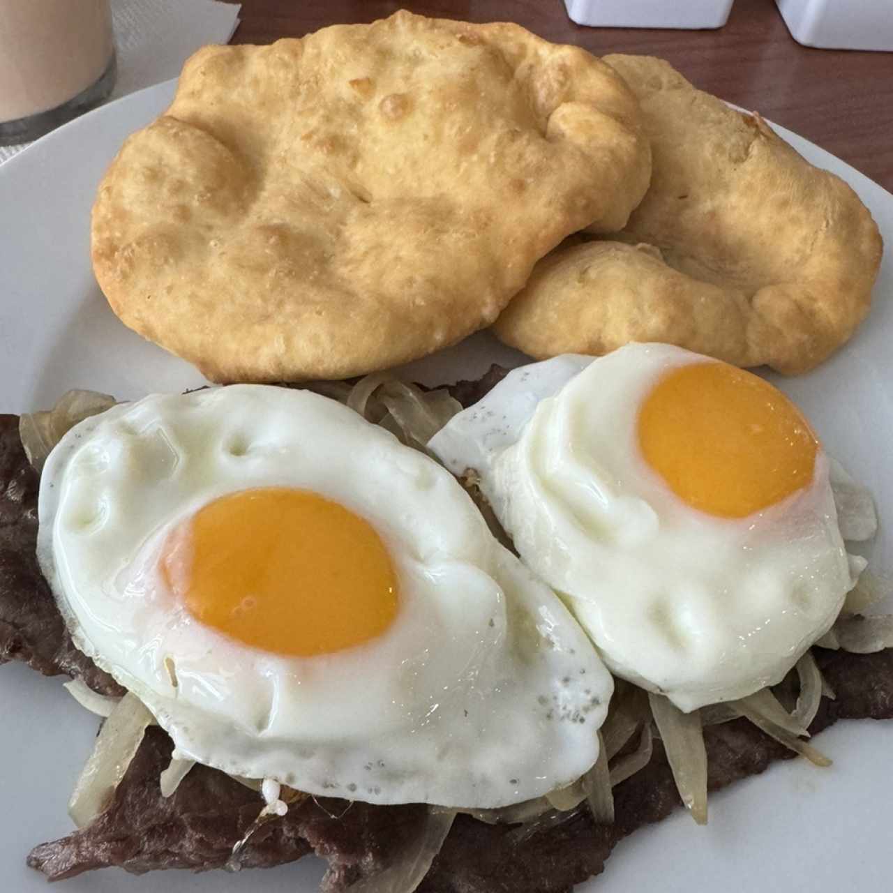 Desayunos - Bistec a Caballo