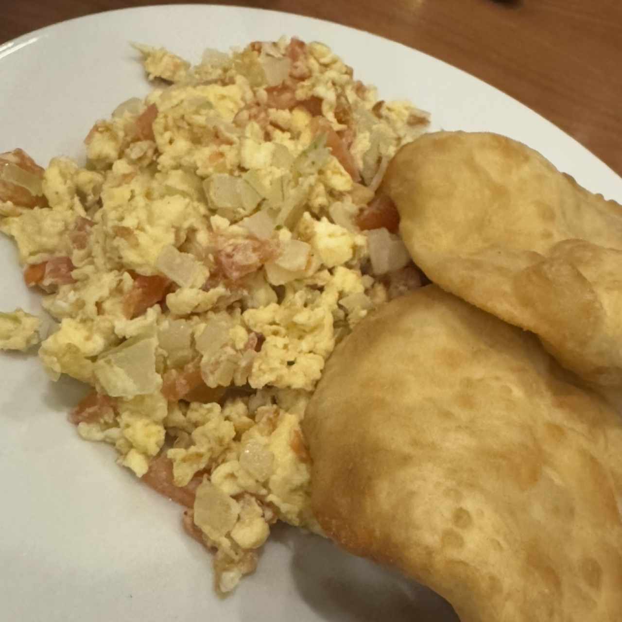 Huevos Con Cebolla y Tomate