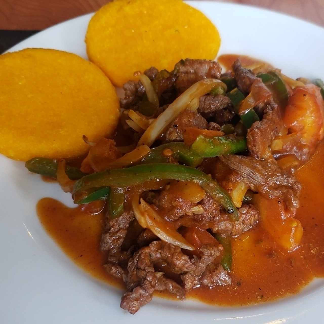 bistec picado a lo panameño con tortillas