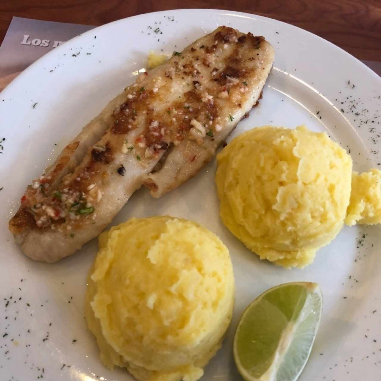 filete de corvina al ajillo