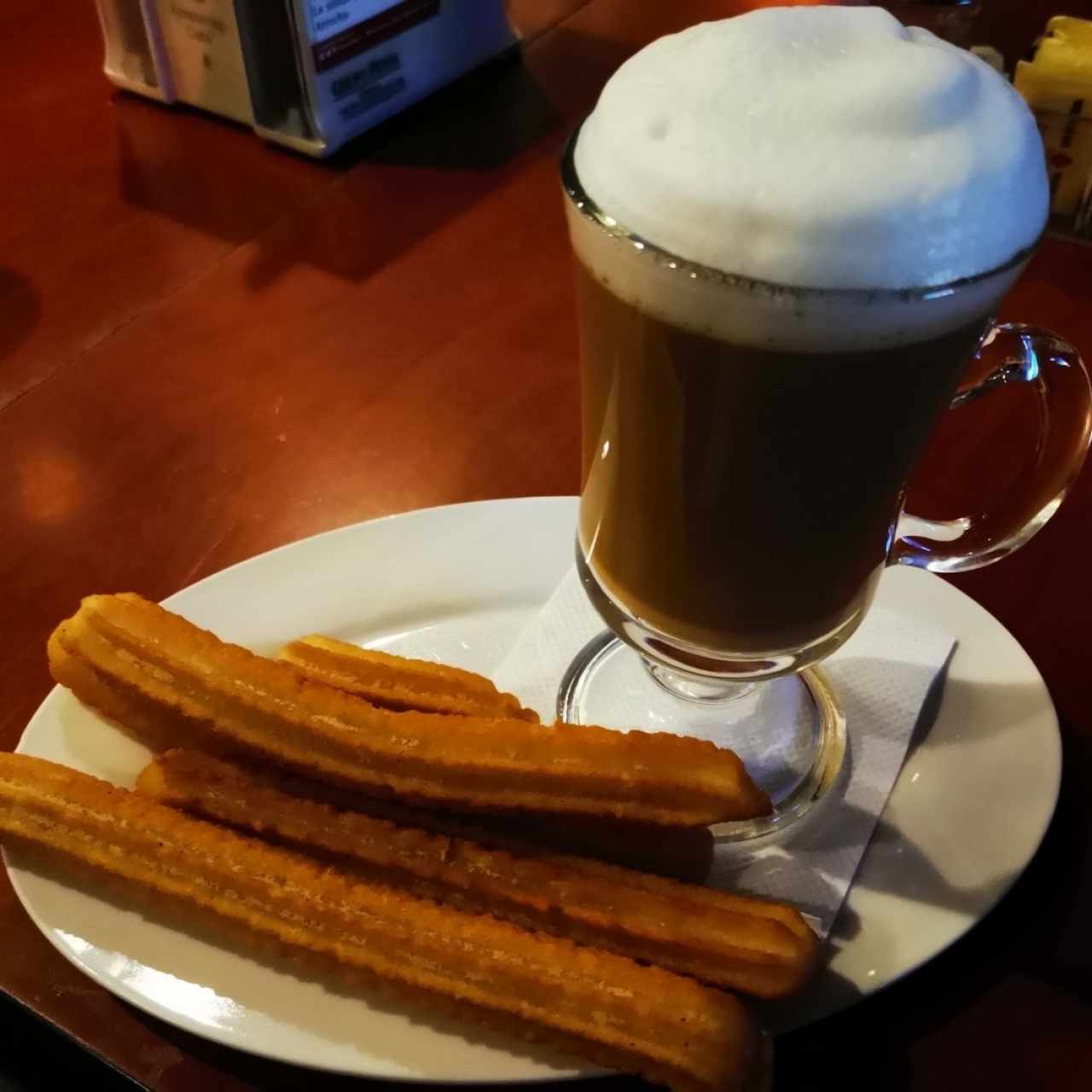 Churros plain con azúcar y capuchino