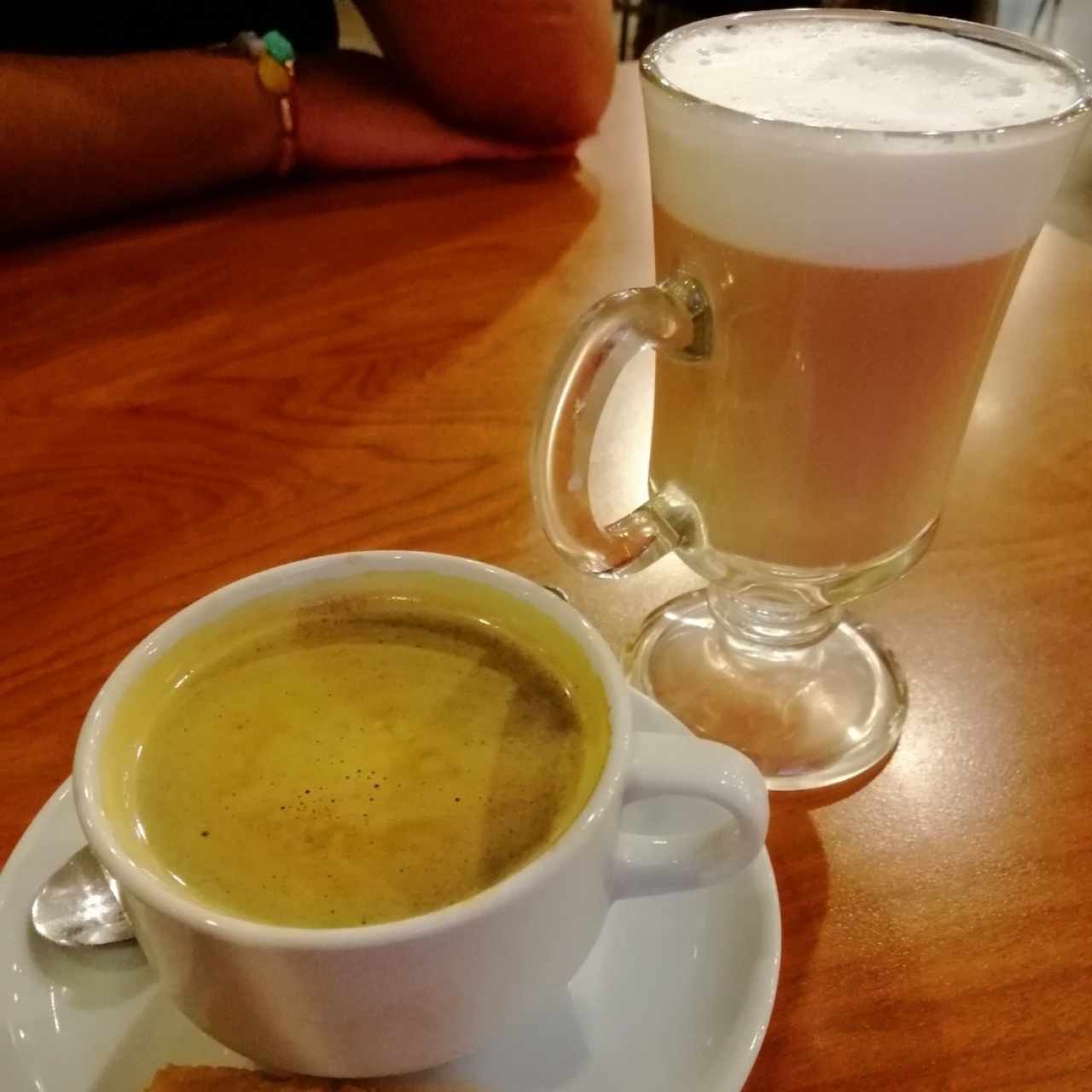 café americano y capuchino