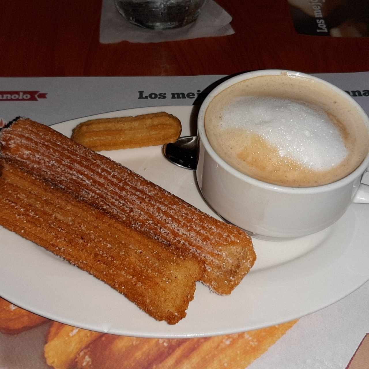 Churros de Manjar y Cafe con Leche