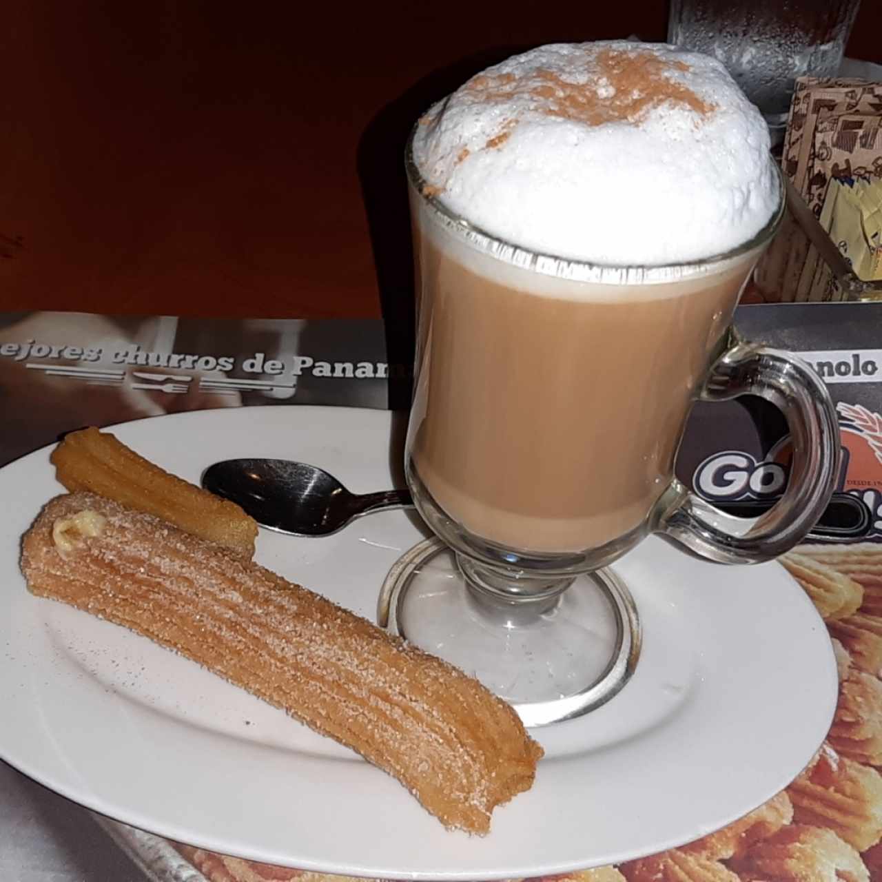 Churro de crema Pastelera y Capuchino