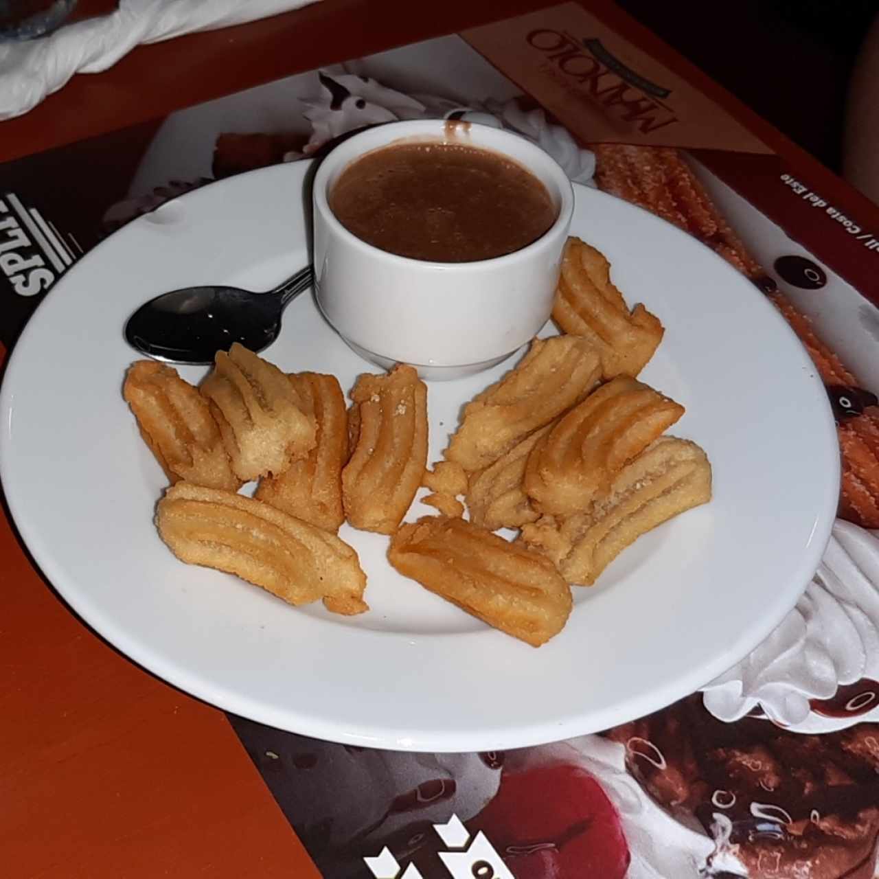 Mini Churros con chocolate español