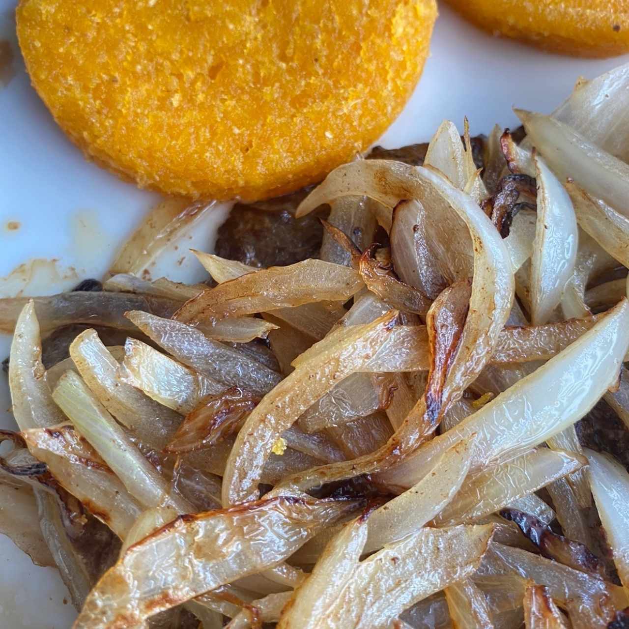 higado encebollado con tortillas 