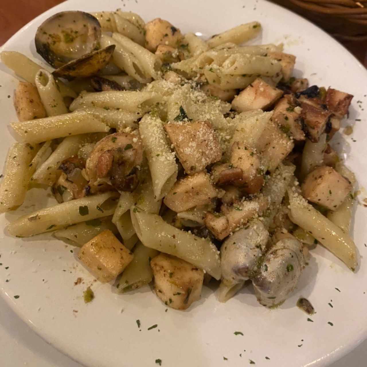 Pasta penne con mariscos 