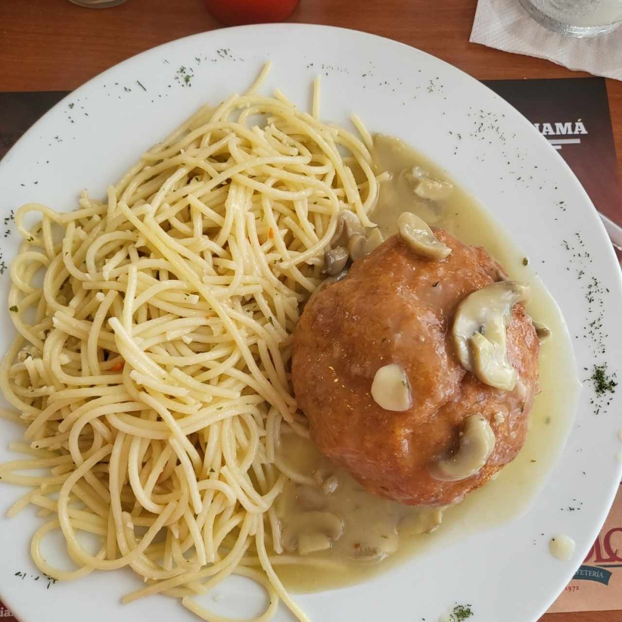 pollo con pasta al óleo 