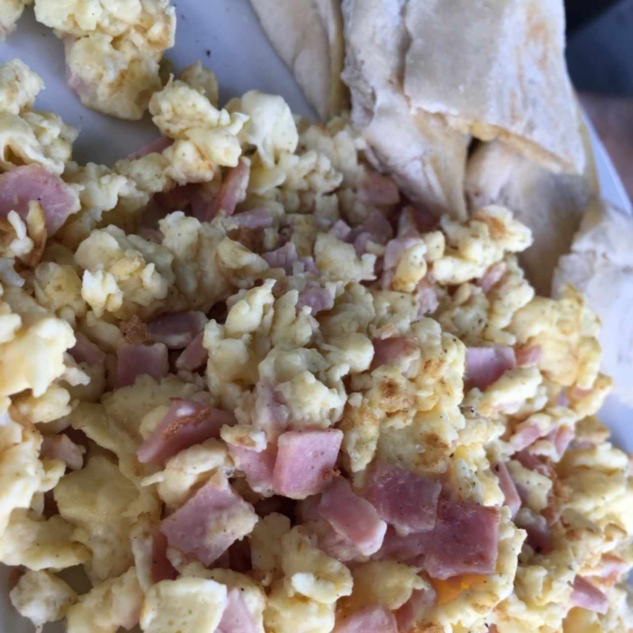 Huevos revueltos con jamon