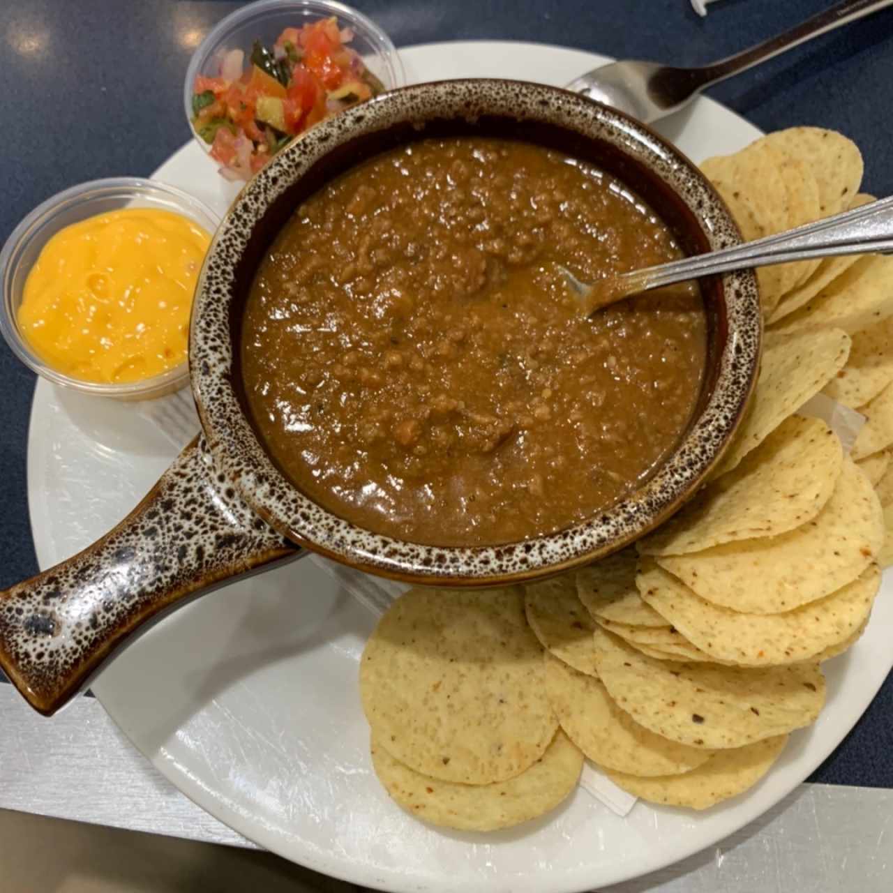 chile con Carne y chips