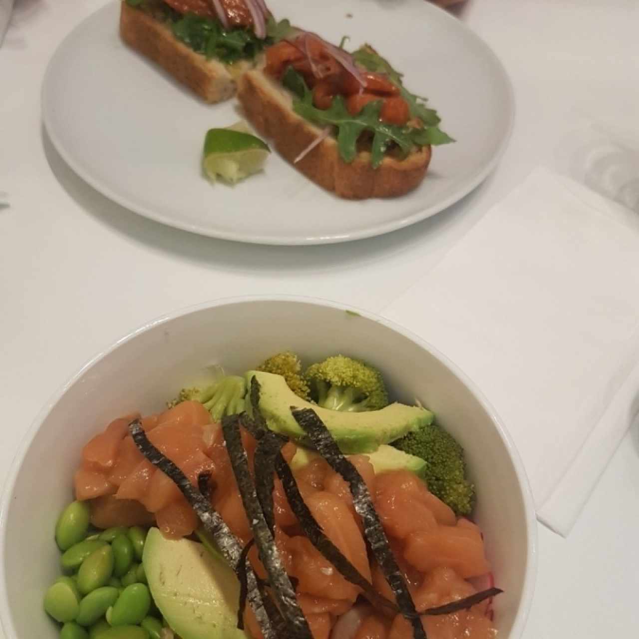 salmon bowl y tostadas de Salmón