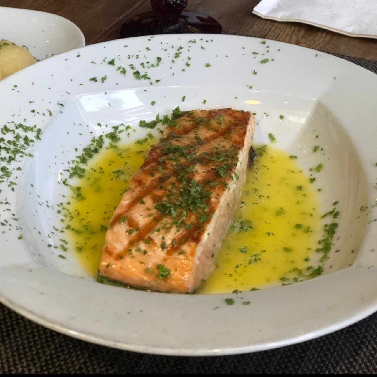 salmon al ajillo