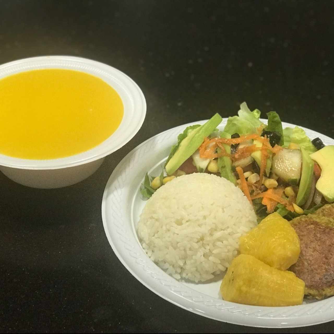 almuerzo del dia vegetariano con sopa de zapallo 