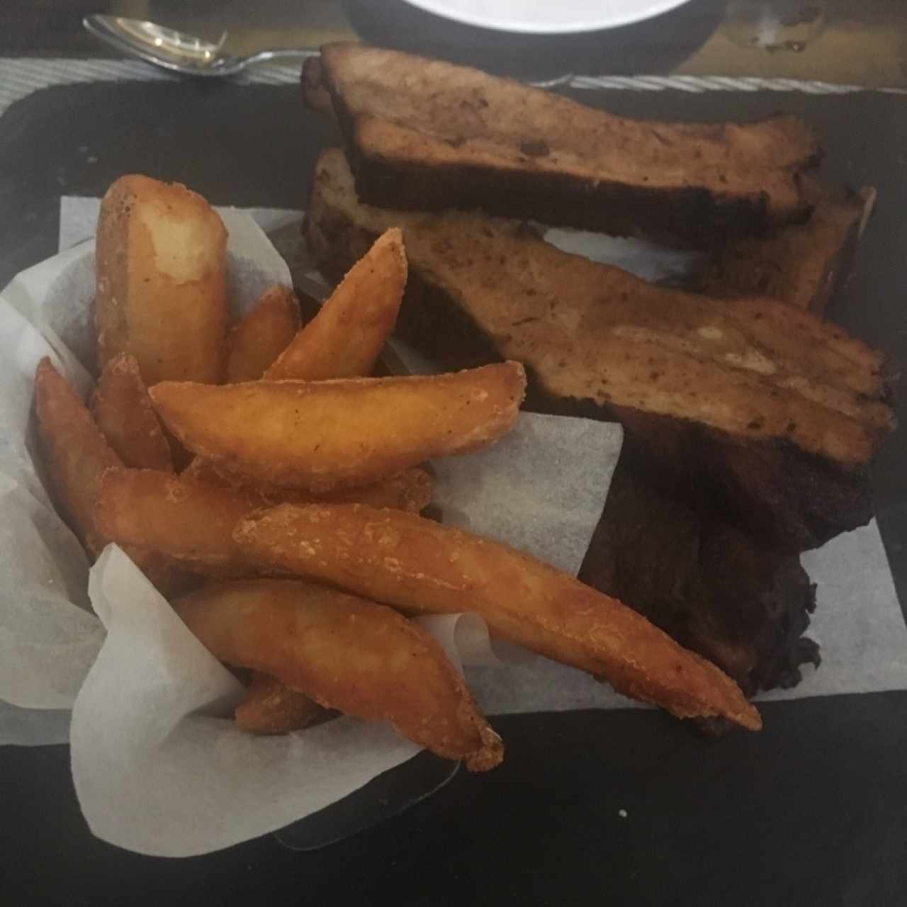 Costillas de cerdo braseadas en miel de caña