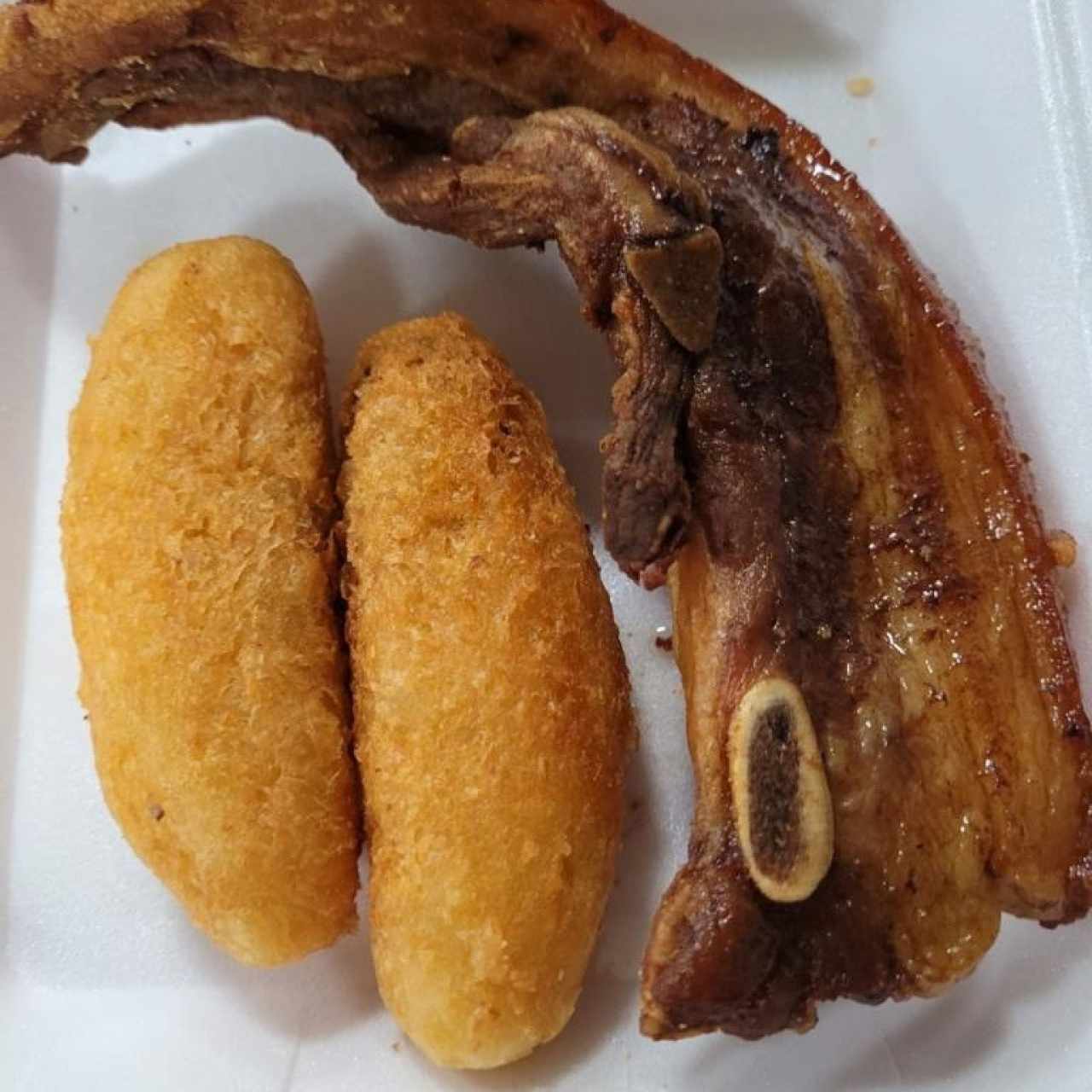 Carimañolas y Costillas Fritas