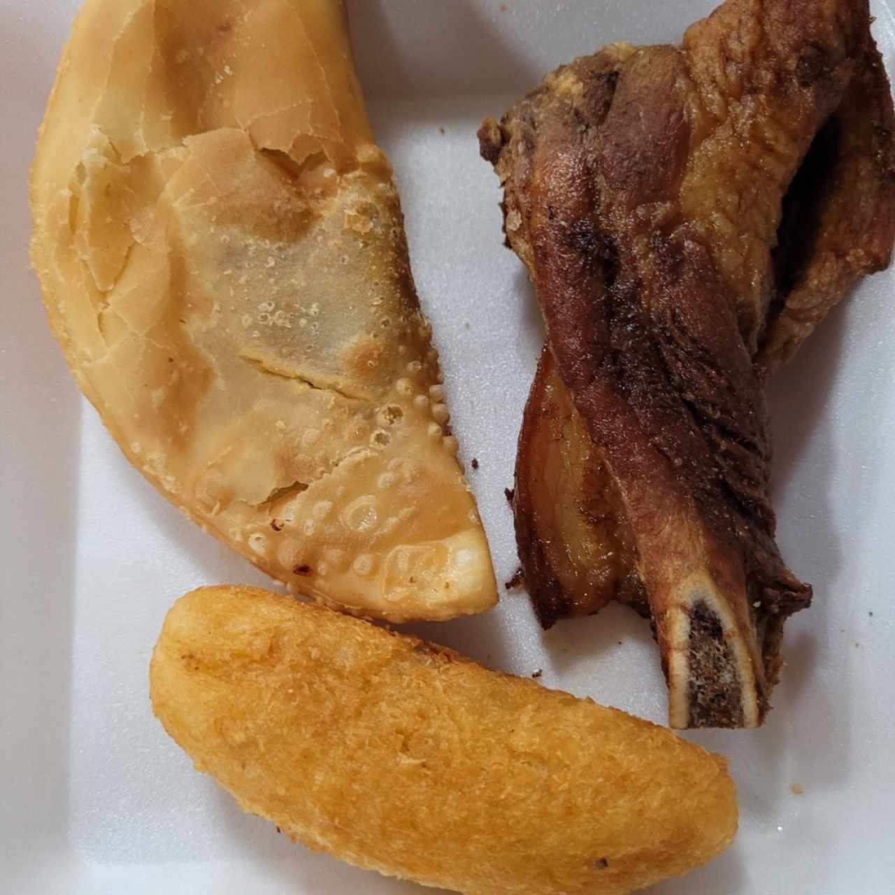 costilla frita y empanada y carimañola 