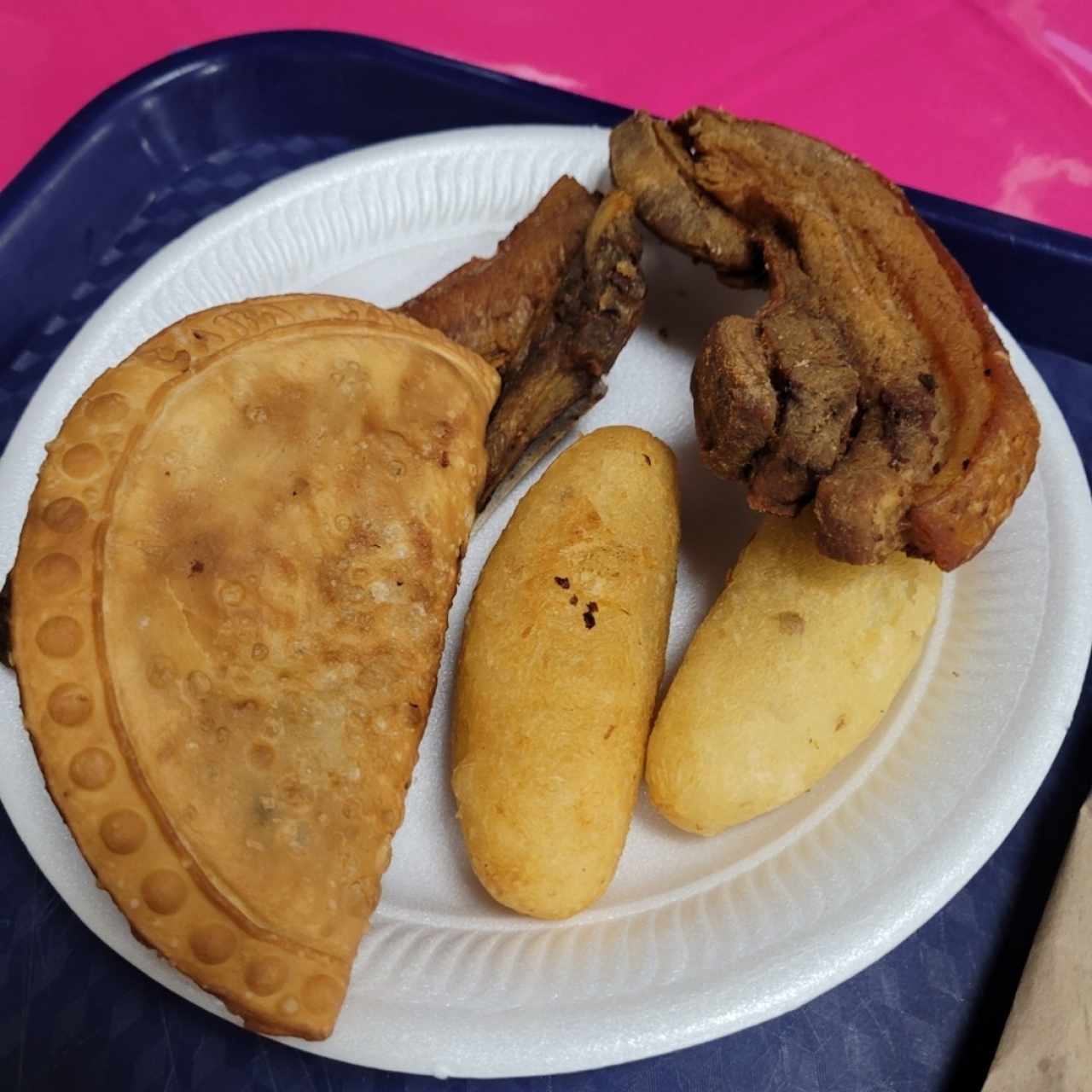 costillas cerdo Carimañolas y empanada 