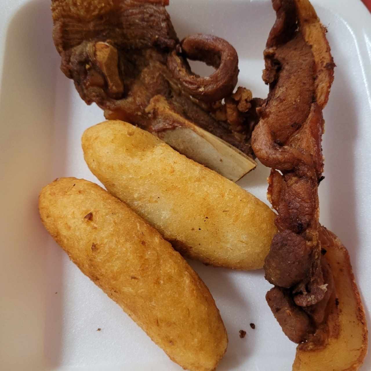 Carimañolas y Costillas fritas 