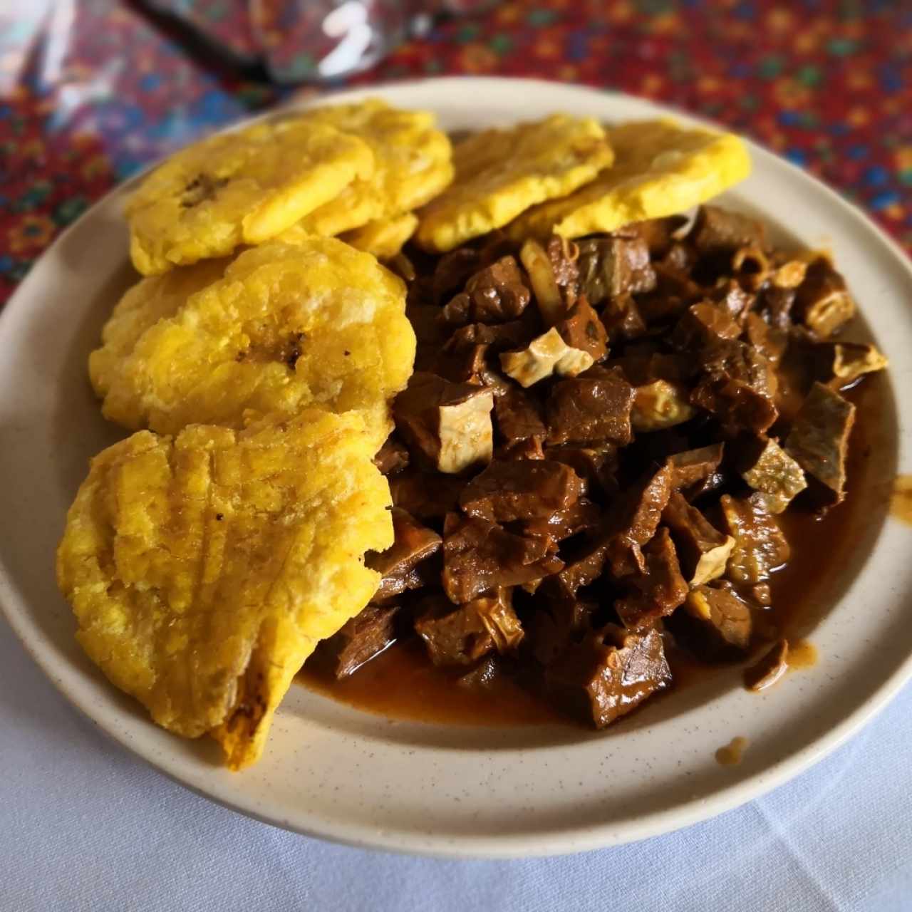 patacones con picadillo de bofe