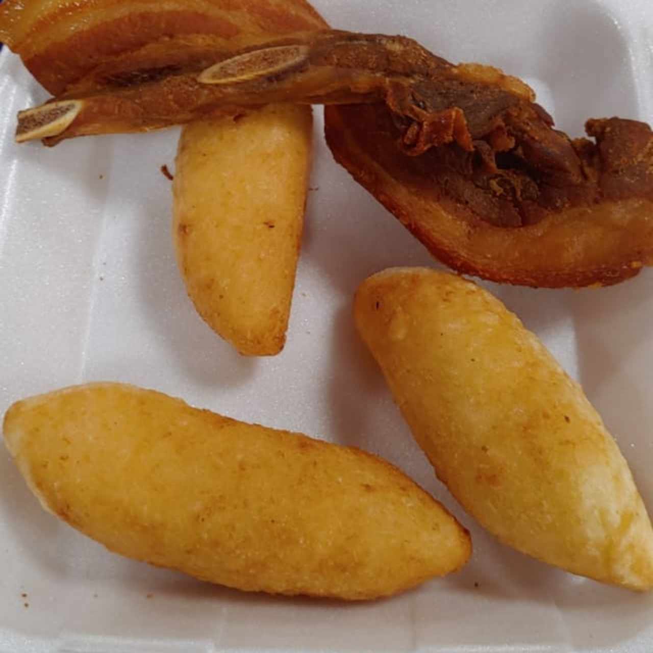 carimañolas y costilla