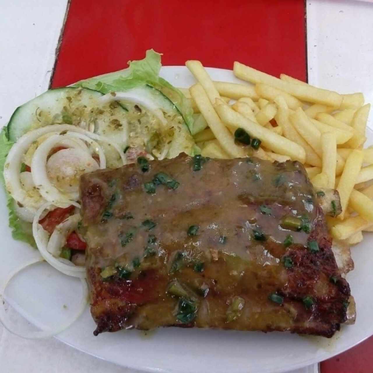 corte de caene con papas fritas y ensalada mixta 