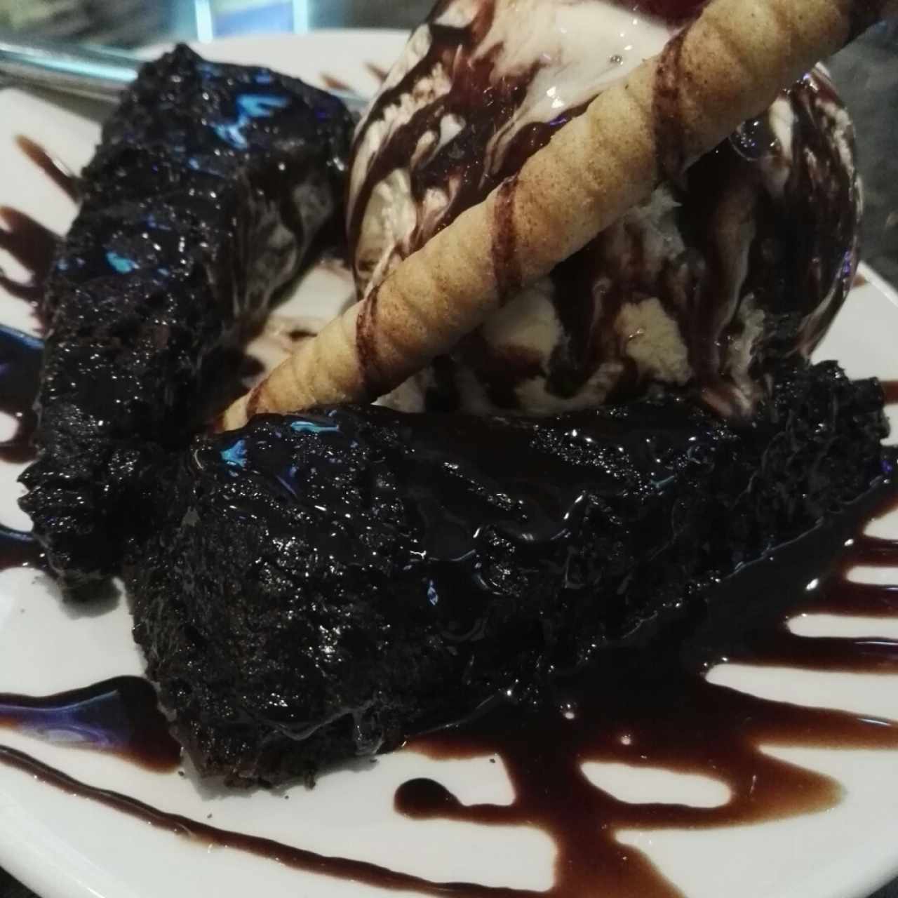 Brownie con helado