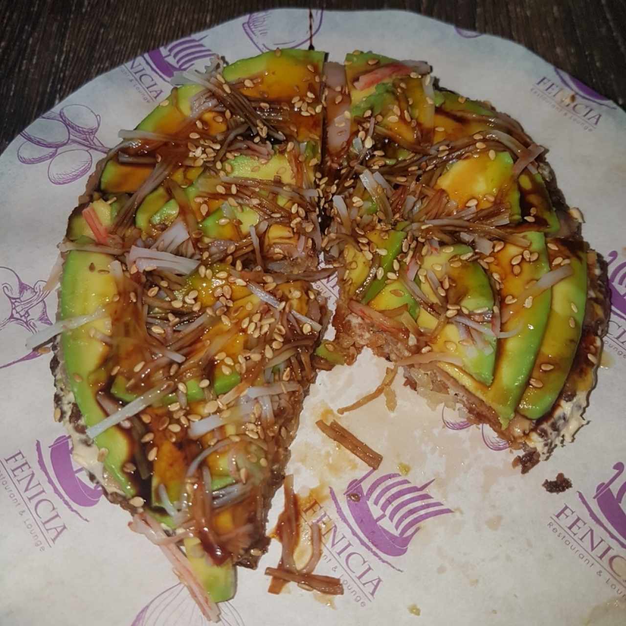 Sushi pizza de salmón 