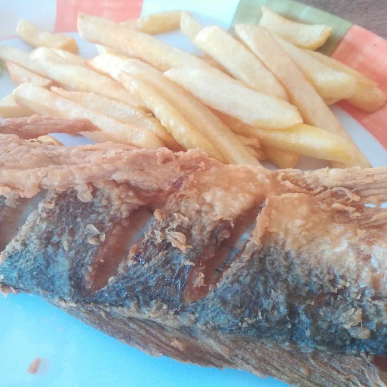 Corvina frita con papas