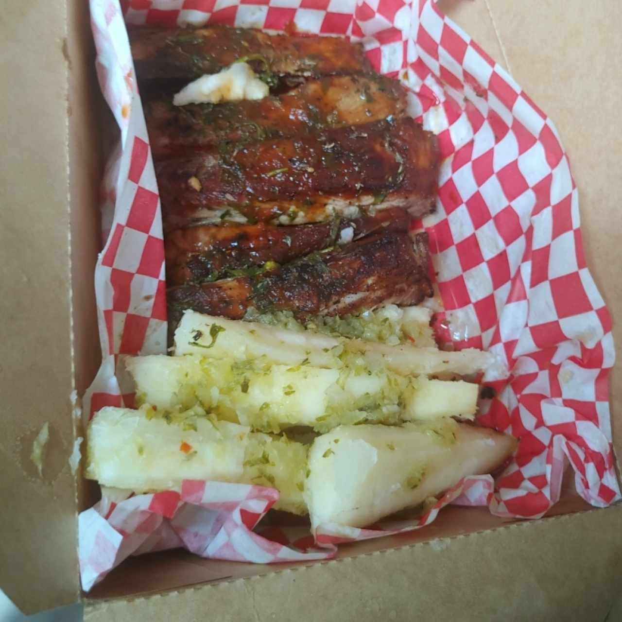 Acompañantes - Yuca al Mojo con ribs