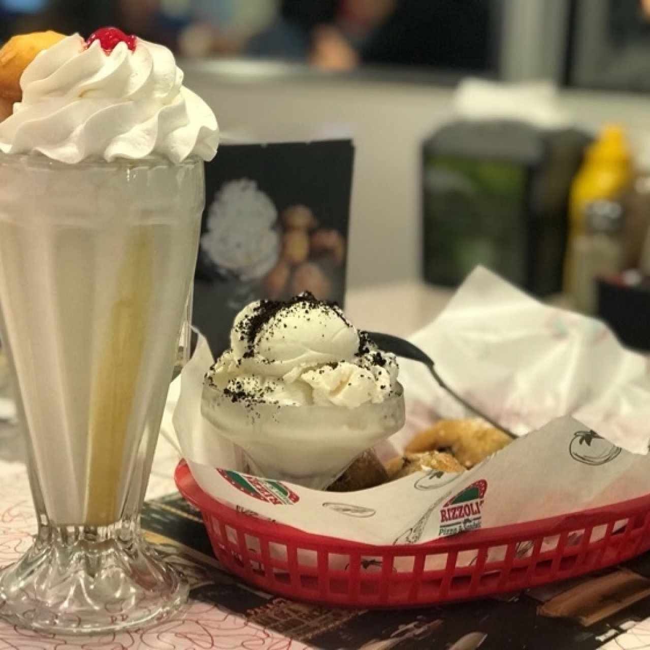 malteada y oreo frito con helado