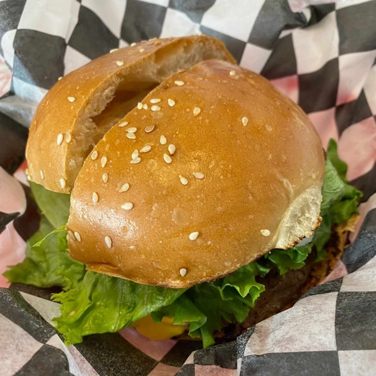 Cheeseburger con Papas Fritas