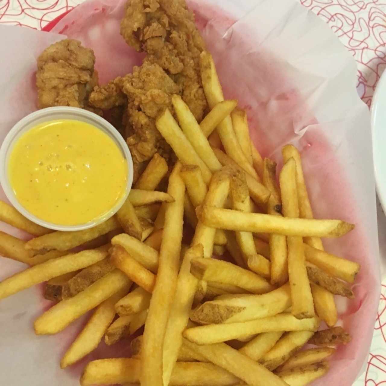 Chicken Fingers con papas (menu de niños)