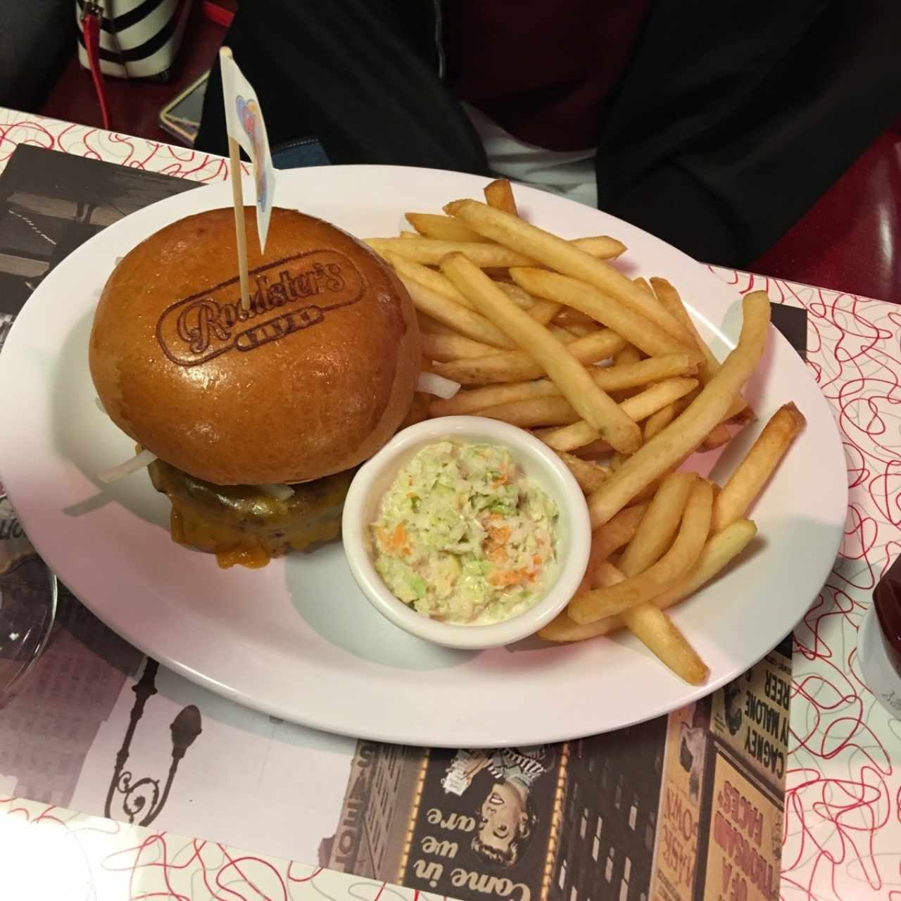 chesse burger with fries