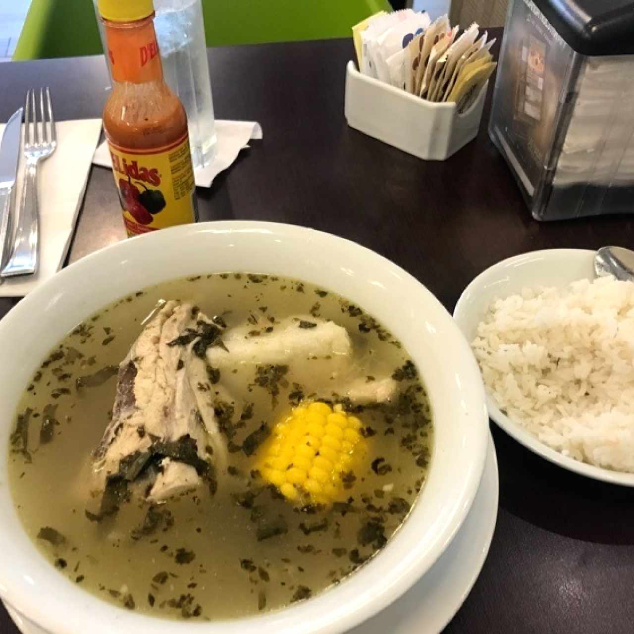 Excelente Sancocho Estilo Panameño, con Arroz hecho sabor a leña.