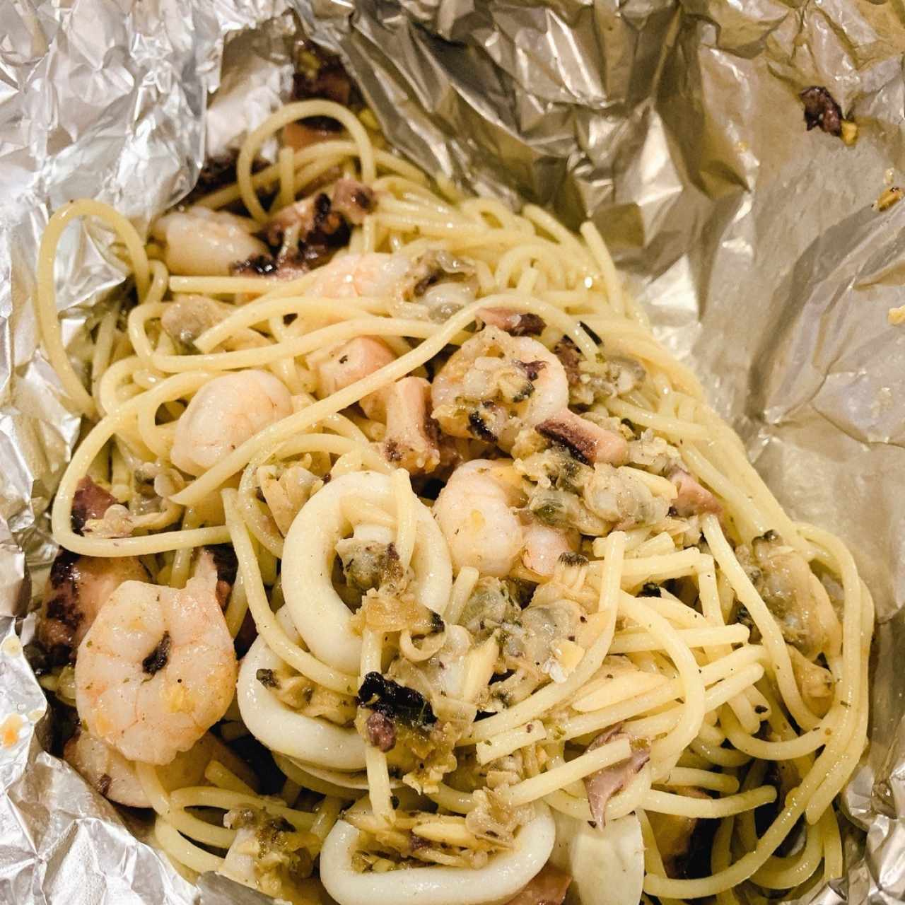 Spaguetti a la pescatora al óleo