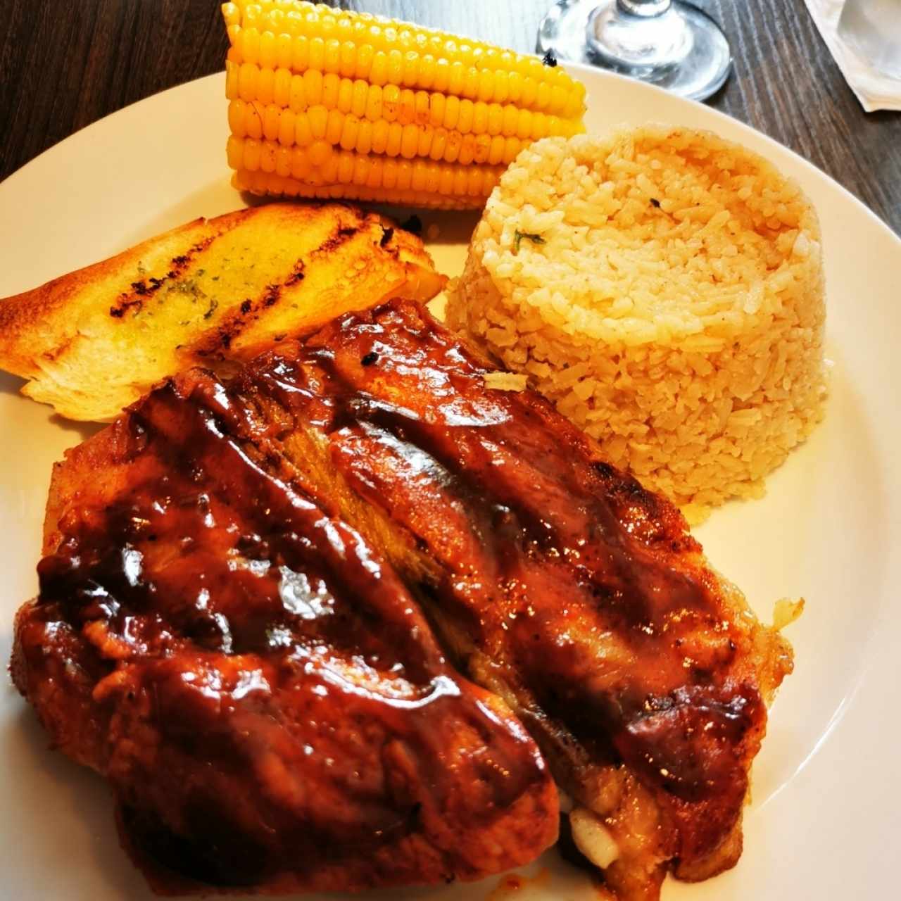 costilla de cerdo y arroz mi ranchito