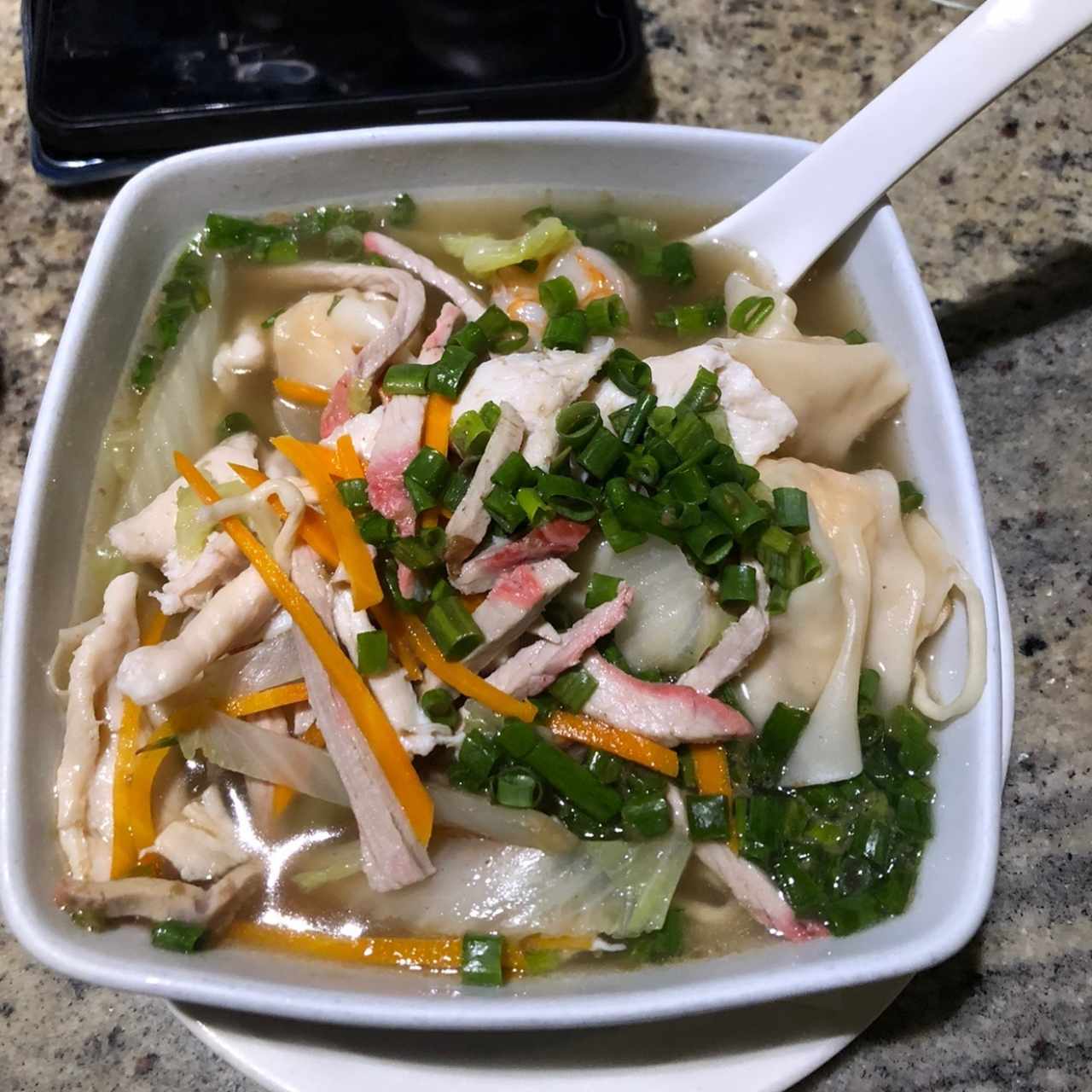 Sopa de Wonton Mein